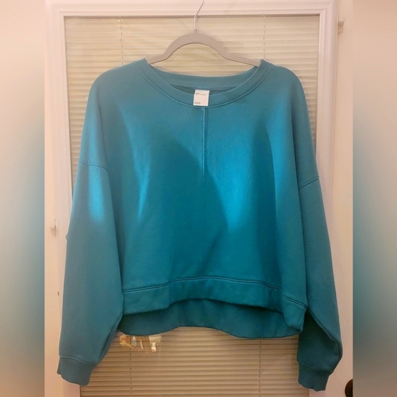 Trendy Women's Large Cropped ALL IN MOTION Over Sized Teal Sweatshirt. 🩵✨️ - Picture 7 of 12
